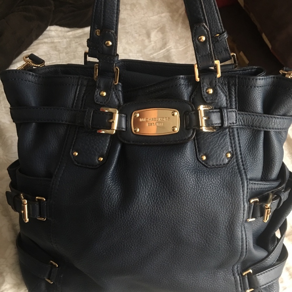 Authentic purse with sling handle